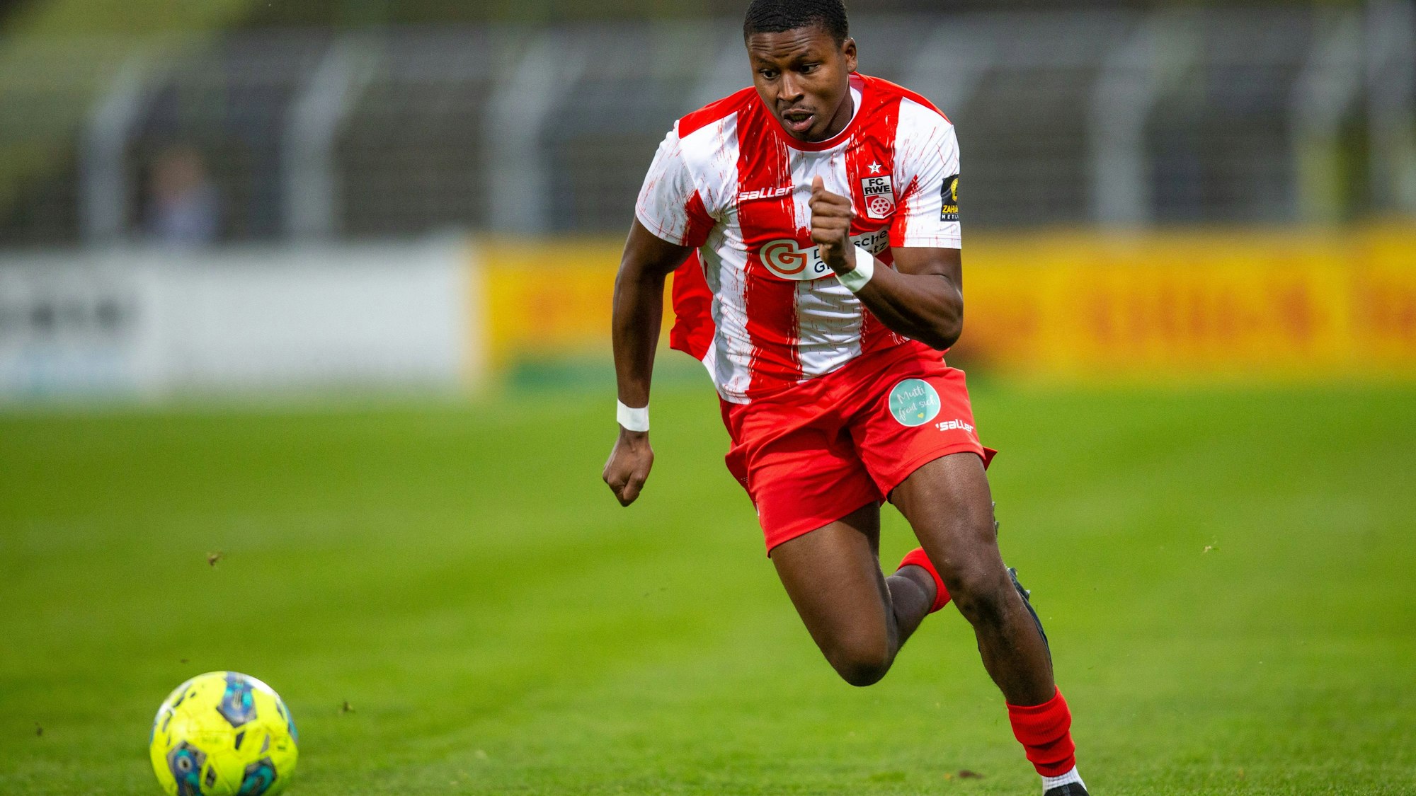 Leipzig , 291023 , Fussball Regionalliga Nordost Lok Leipzig - FC Rot Weiss Erfurt im Bild: Sidny Lopes Cabral Erfurt *** Leipzig , 291023 , Football Regionalliga Nordost Lok Leipzig FC Rot Weiss Erfurt in picture Sidny Lopes Cabral Erfurt