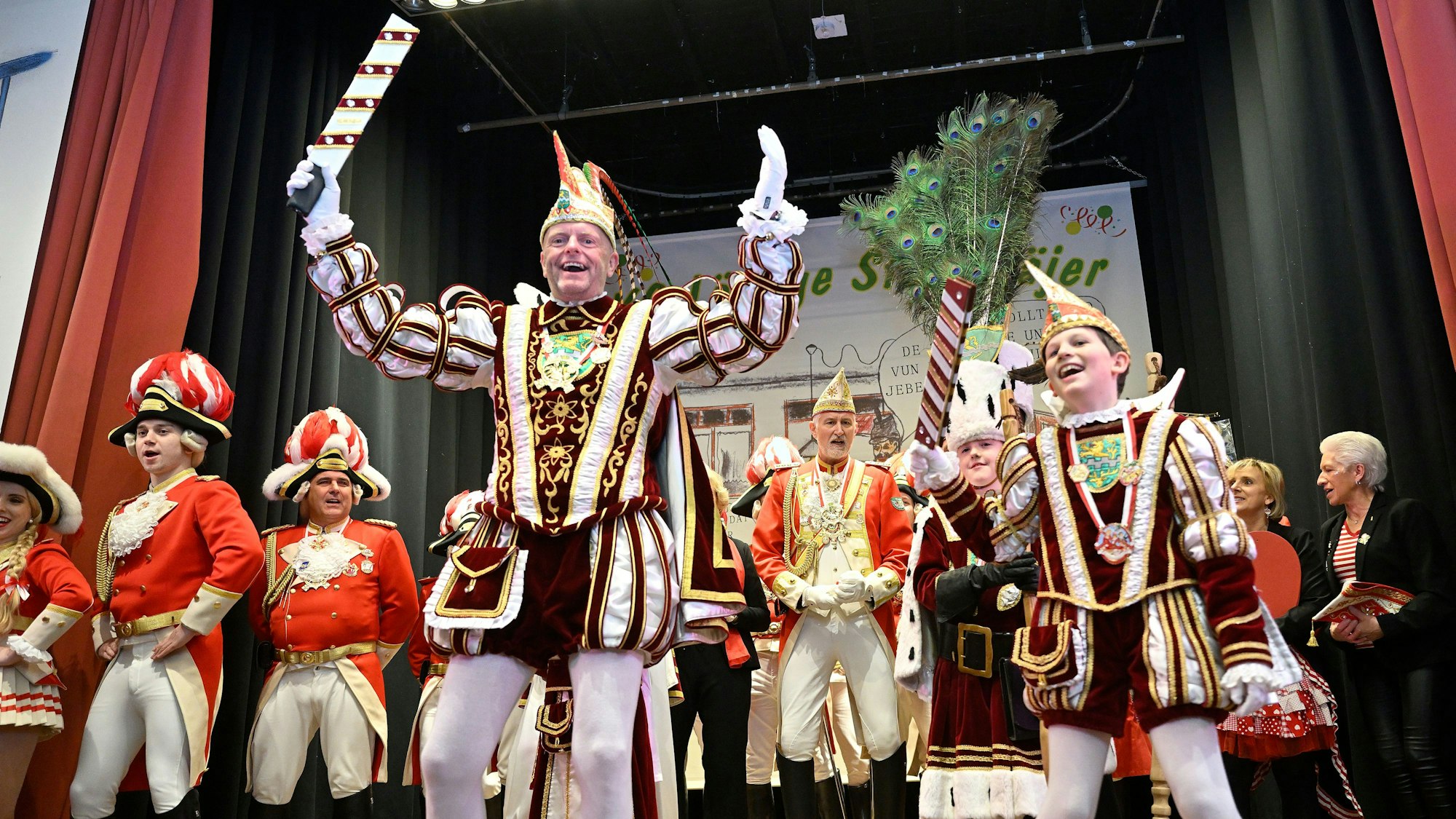 Auch das Große und Kleine Bergisch Gladbacher Dreigestirn gab sich in Heidkamp die Ehre.