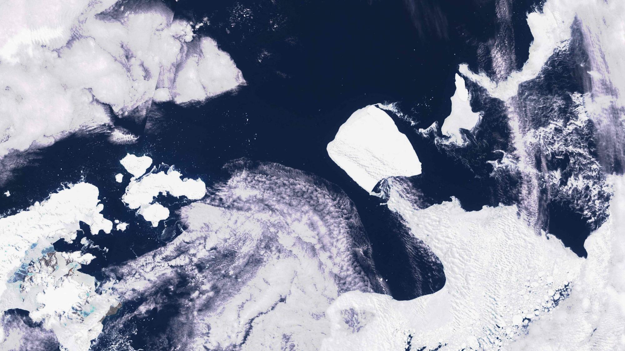 Die Satellitenaufnahme zeigt Eisberg A23a iceberg (Mitte) nahe Joinville Island (l.),