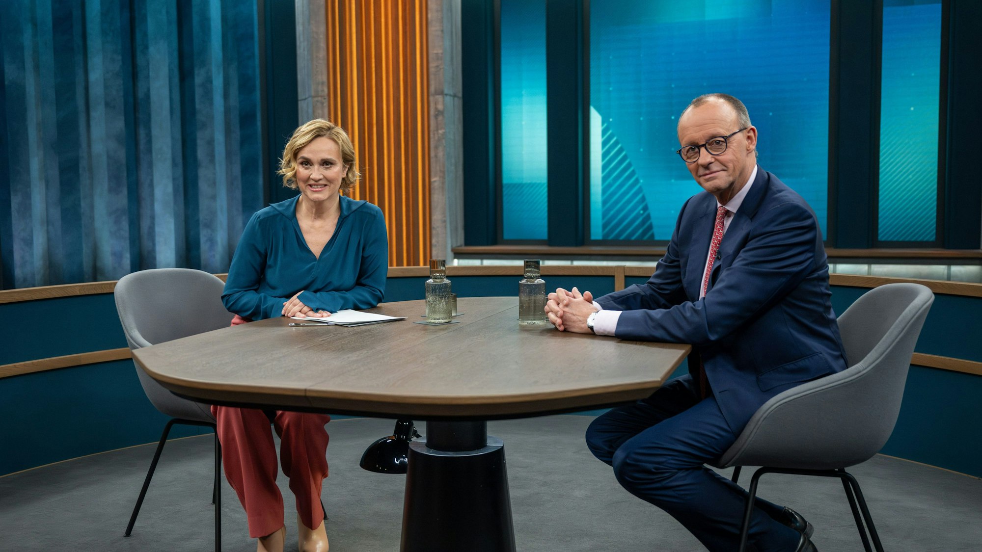 Caren Miosga wählte den CDU-Bundesvorsitzenden Friedrich Merz als ersten Gesprächsgast bei ihrer neuen Polittalk-Sendung.