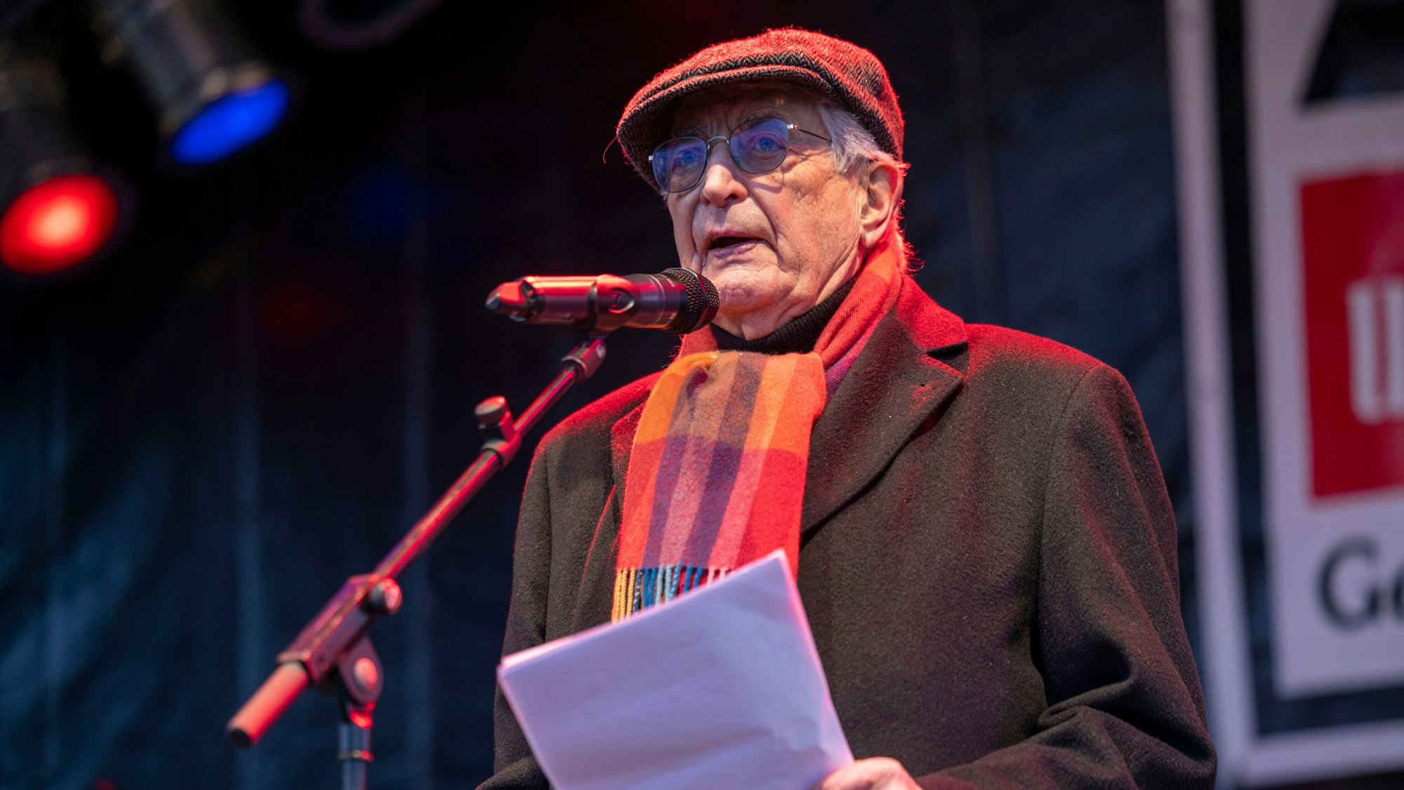 Gerhart Baum sieht die Demokratie in Gefahr.