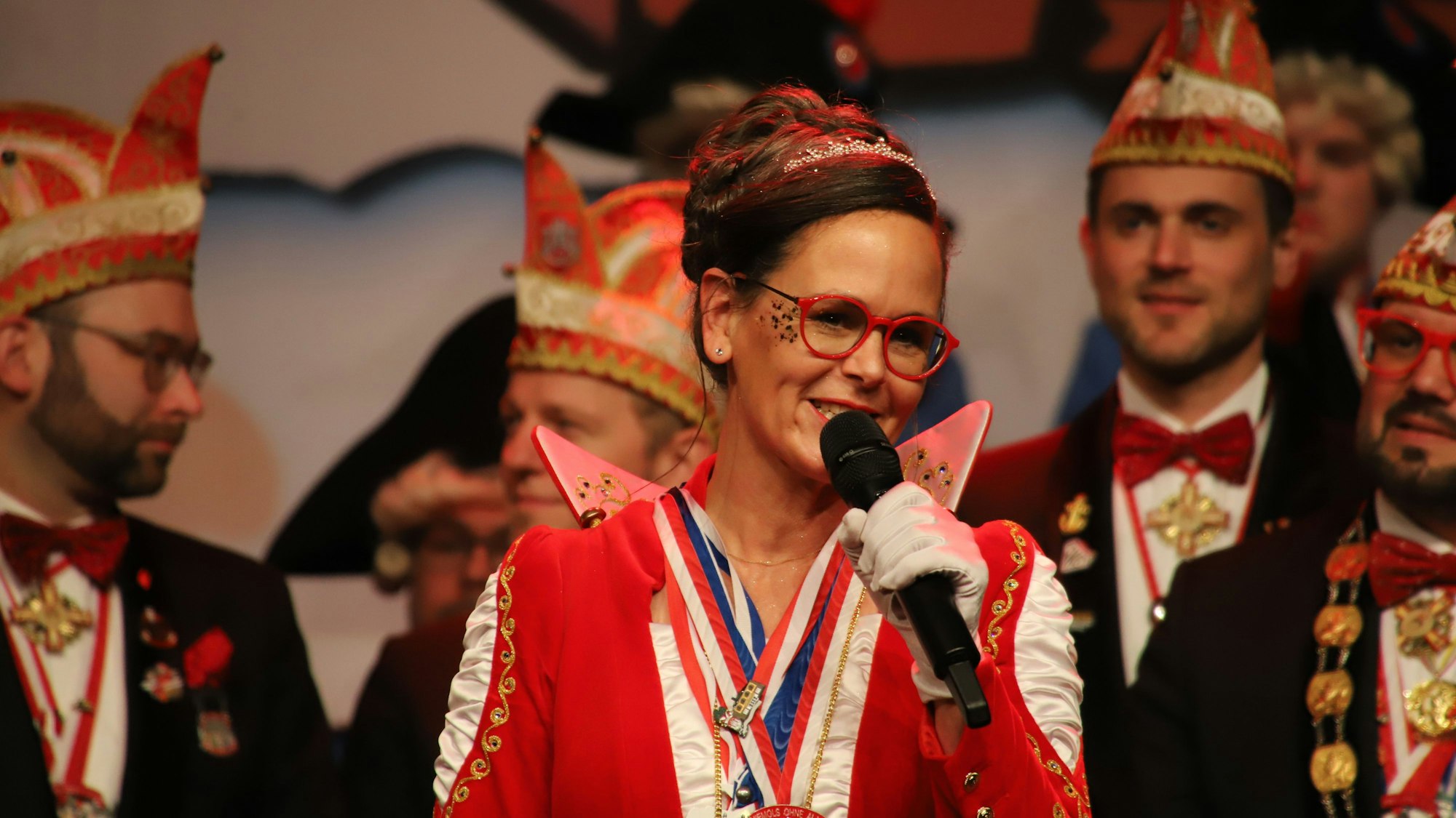 Prinzessin Kathrin I., selbst Flottenmädchen war sichtlich gerührt, als sie endlich auf der Bühne stand.