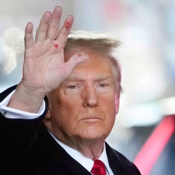 Donald Trump, Präsidentschaftskandidat der Republikaner, hat sichtbar rote Flecken an der Hand. Woher diese stammten, verrieten nun Vertraute des ehemaligen US-Präsidenten.