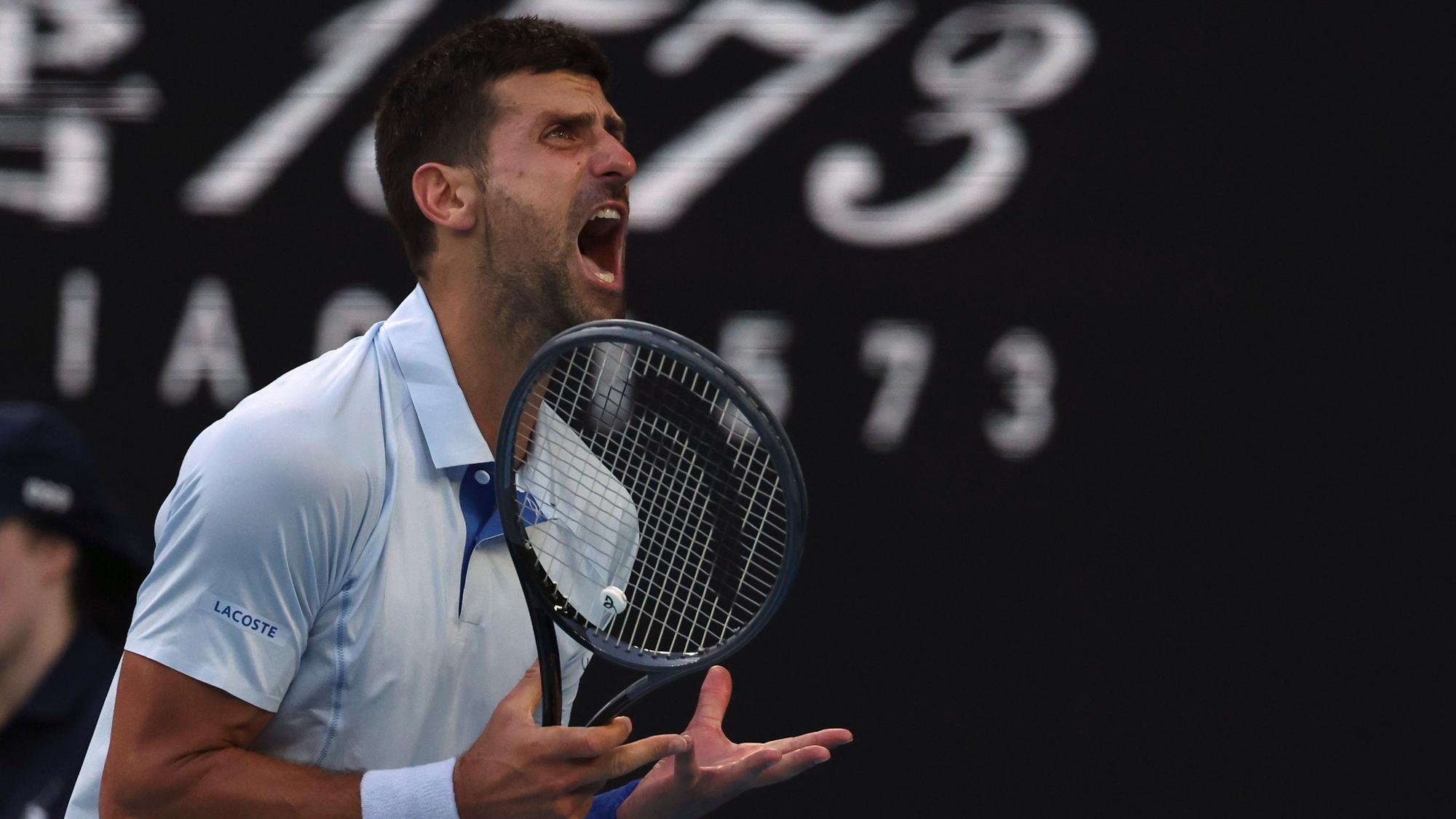 Der Weltranglistenerste Novak Djokovic hat sich im Viertelfinale der Australian Open gegen Taylor Fritz durchgesetzt. Der Serbe war allerdings unzufrieden mit seinem Spiel und seinem Trainer Goran Ivanisevic.