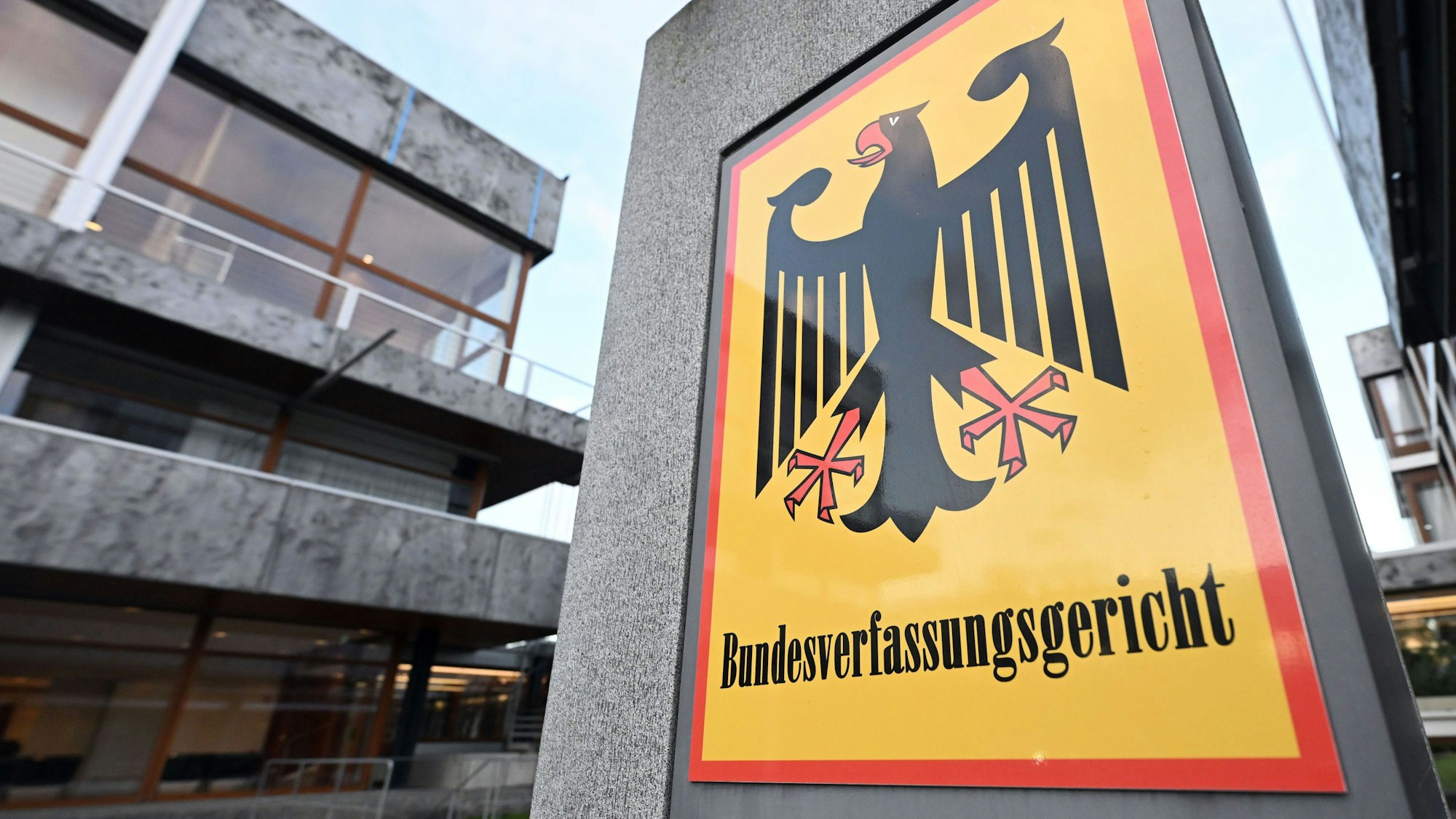 Das Bundesverfassungsgericht hat die staatliche Parteienfinanzierung für die rechtsextreme NPD für unzulässig erklärt.