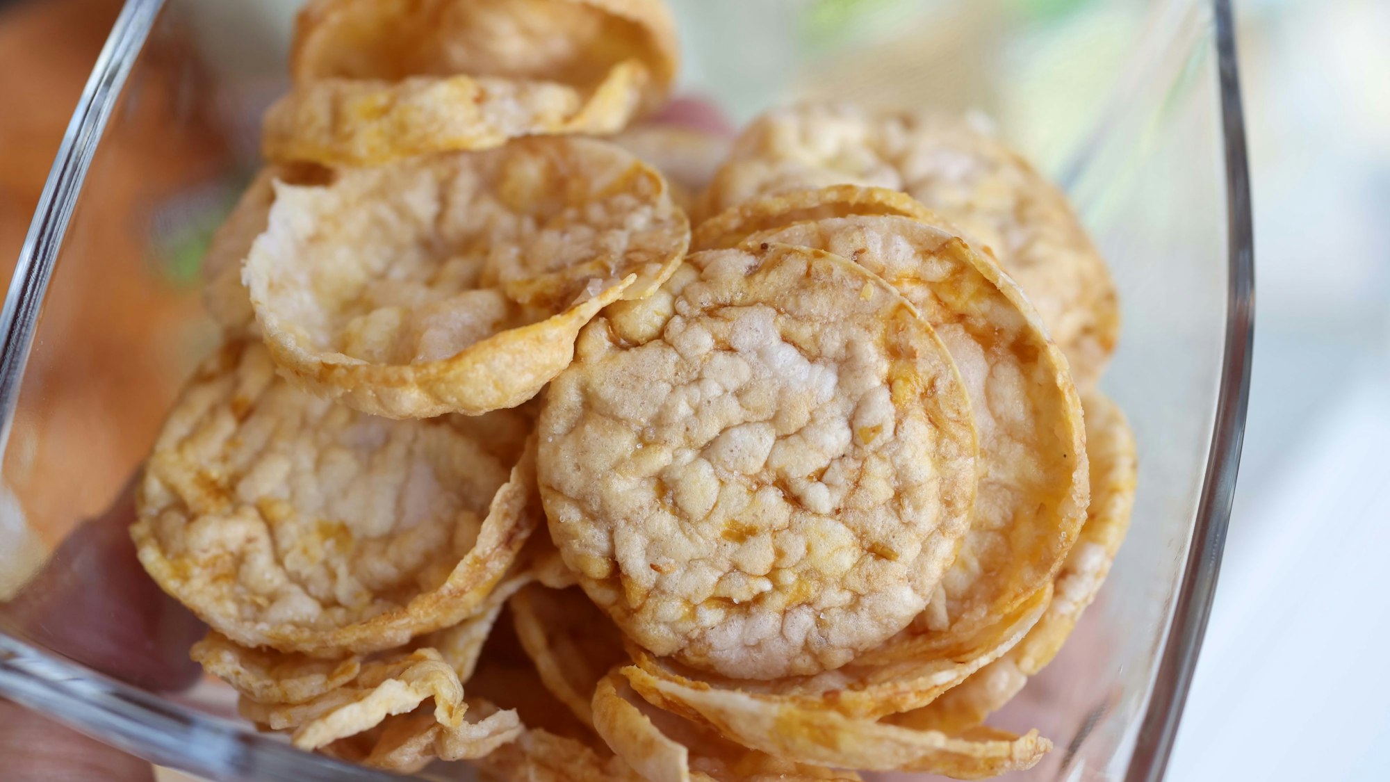 Mais-Chips gibt es gepoppt mit weniger Fett