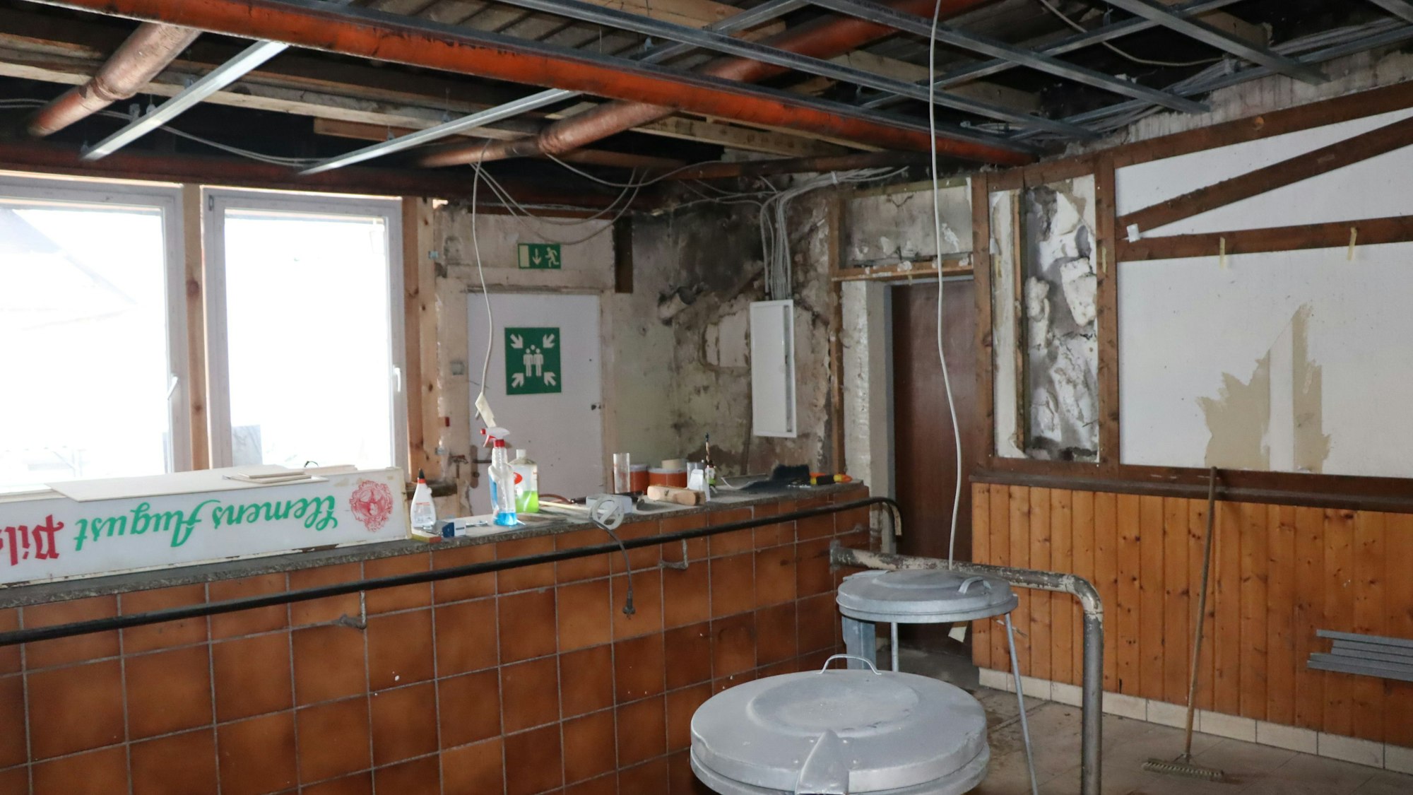 Bis September soll auch der Thekenbereich wie neu sein.