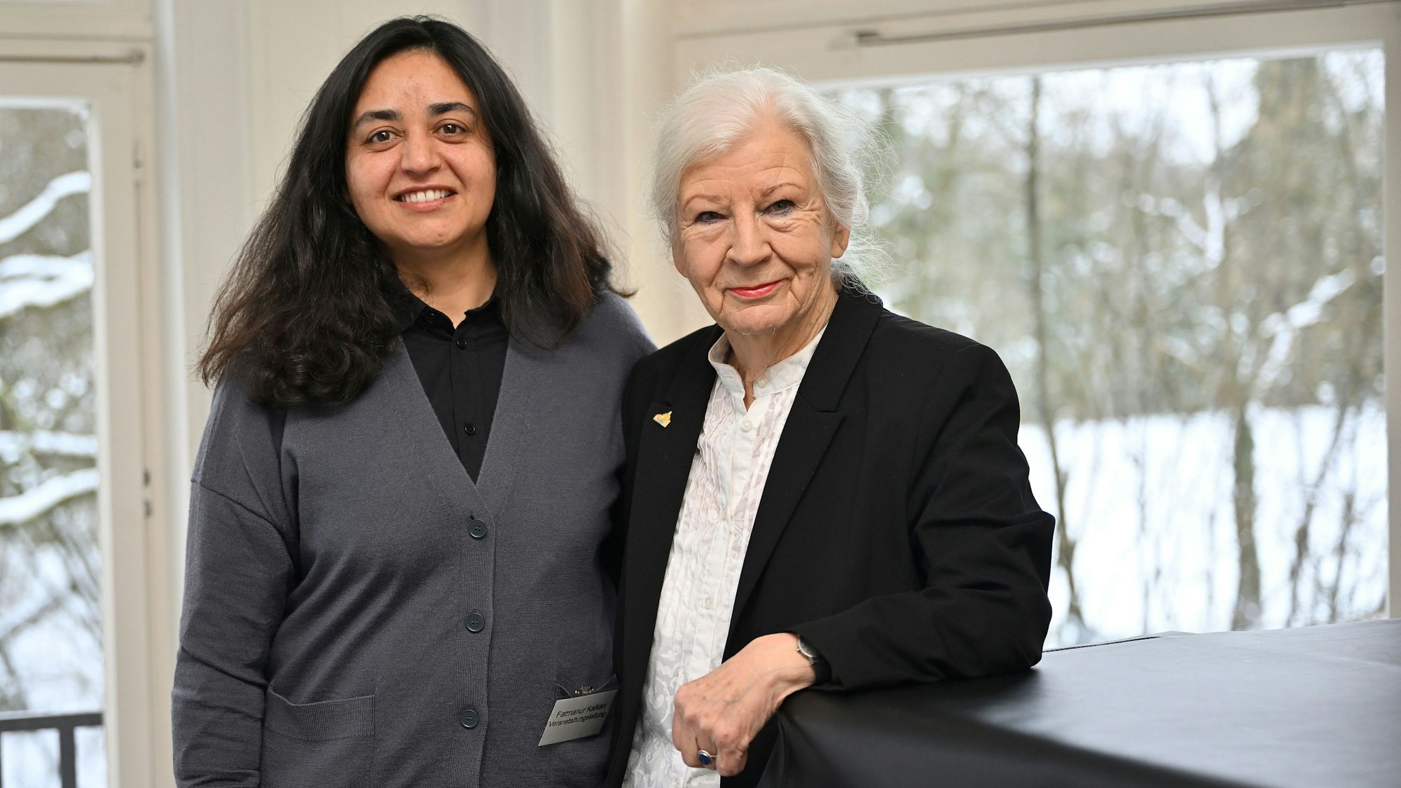 Hannelore Furch (r.), eine „Frau der ersten Stunde“ bei der Gruppe 48, gab den Vereinsvorsitz an Fatmanur Kalkan ab.