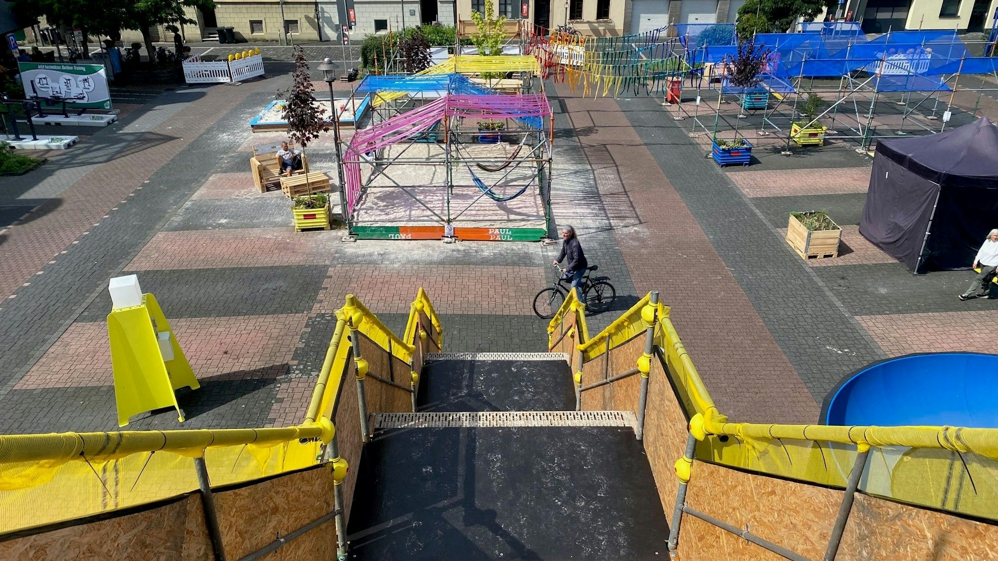 Zu sehen ist der vorübergehend als Veranstaltungsfläche umgestaltete Belvedere-Platz.