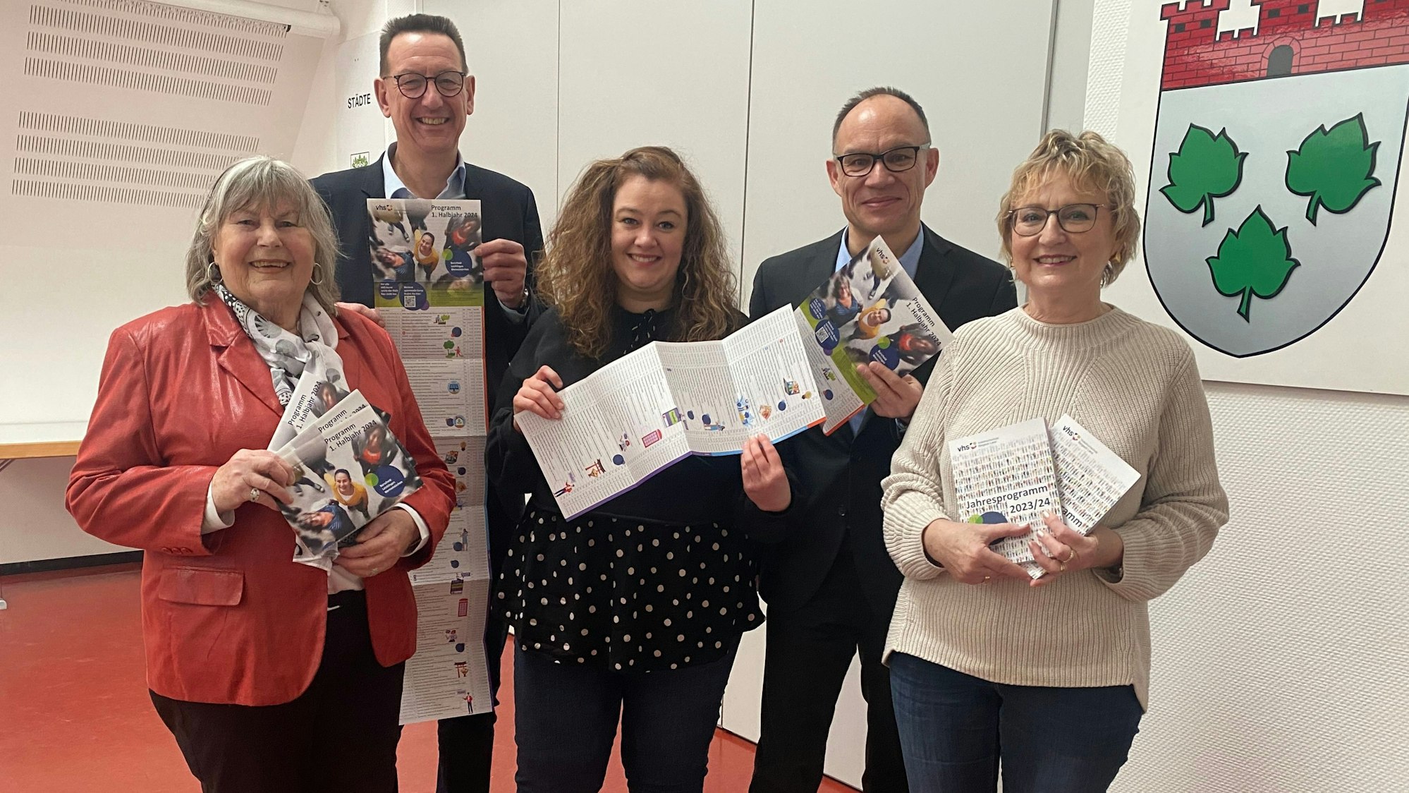 Silke Riemscheid, Bürgermeister Dirk Runge, Jaqueline Wolf, Eric Hausherr und Renate Bergfelder-Weiss (v.l.)