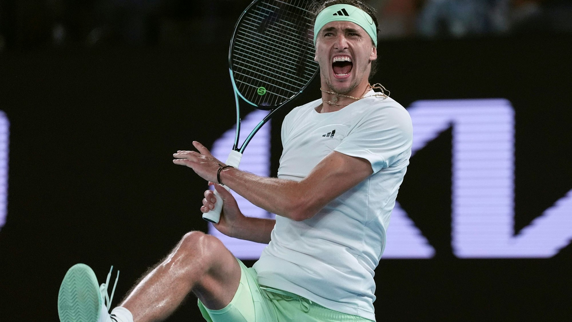 Alexander Zverev aus Deutschland jubelt nach seinem Sieg.