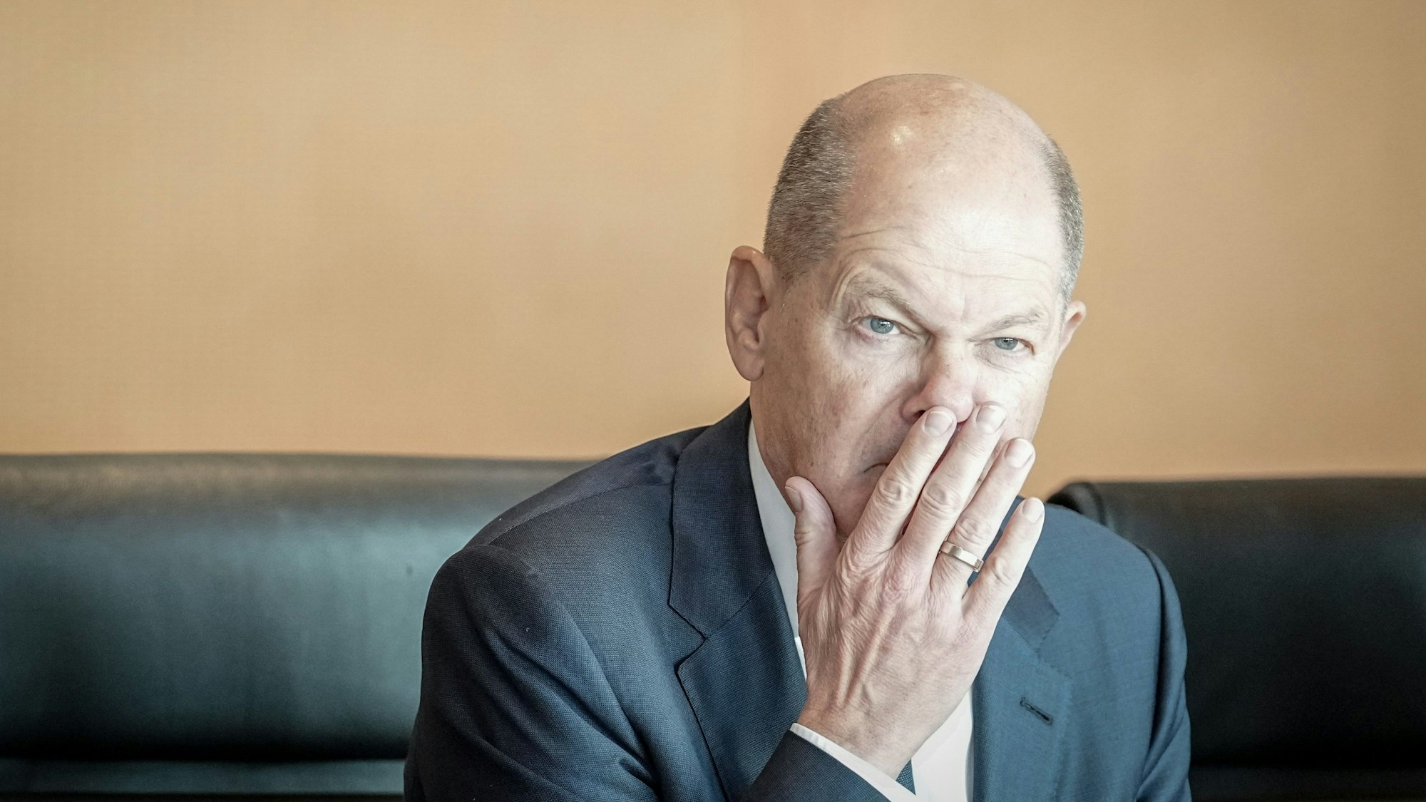 24.01.2024, Berlin: Bundeskanzler Olaf Scholz (SPD) nimmt an der Sitzung des Bundeskabinetts im Bundeskanzleramt teil. Foto: Kay Nietfeld/dpa +++ dpa-Bildfunk +++