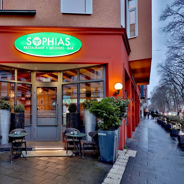 Die Eingangsfassade des Kölner Restaurants Sophias in Klettenberg.