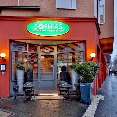 Die Eingangsfassade des Kölner Restaurants Sophias in Klettenberg.