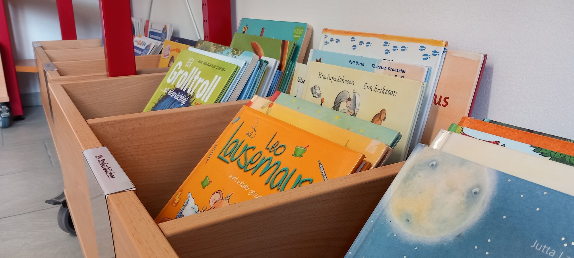 Für Kinder gibt es viel zu schmökern.