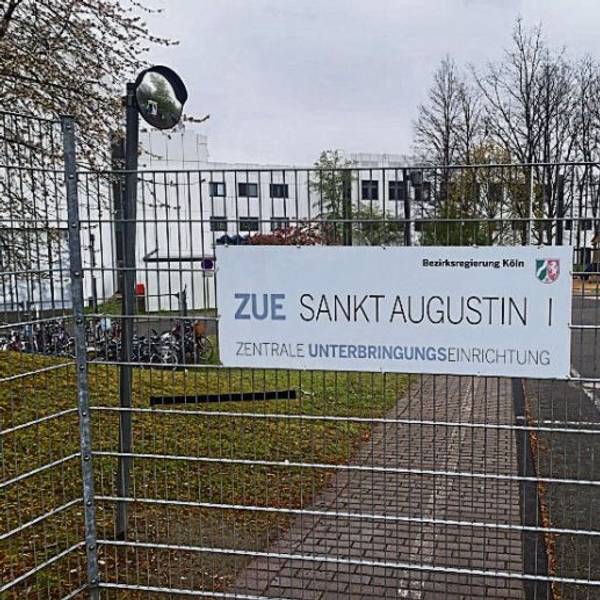 Zaun mit Schild