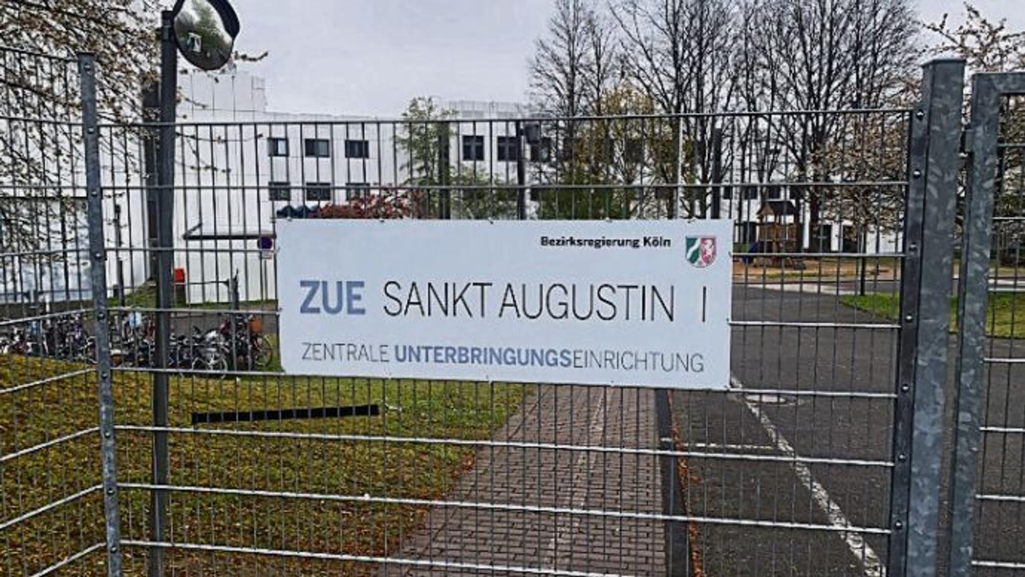Zaun mit Schild