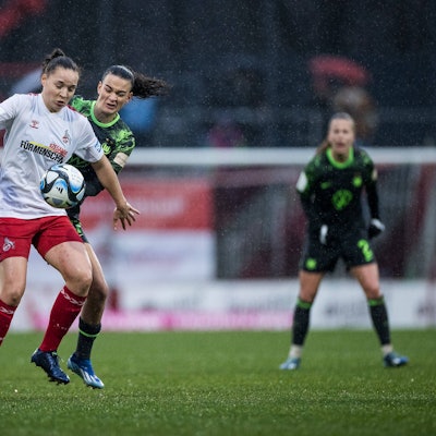 GOOGLE PIXEL Frauen Bundesliga: 1. FC Köln - VfL Wolfsburg 09.12.2ß23 Lotta Cordes 1. FC Köln, 6, Riola Xhenauku VfL Wolfsburg, 27 GOOGLE PIXEL Frauen Bundesliga, 1. FC Köln - VfL Wolfsburg, Köln, Franz-Kremer-Stadion am 09.12.2023 DFB REGULATIONS PROHIBIT ANY USE OF PHOTOGRAPHS AS IMAGE SEQUENCES AND/OR QUASI-VIDEO. *** GOOGLE PIXEL Frauen Bundesliga 1 FC Köln VfL Wolfsburg 09 12 2ß23 Lotta Cordes 1 FC Köln, 6 , Riola Xhenauku VfL Wolfsburg, 27 GOOGLE PIXEL Frauen Bundesliga, 1 FC Köln VfL Wolfsburg, Köln, Franz Kremer Stadion am 09 12 2023 DFB REGULATIONS PROHIBIT ANY USE OF PHOTOGRAPHS AS IMAGE SEQUENCES AND OR QUASI VIDEO Copyright: xBEAUTIFULxSPORTS/Wunderlx