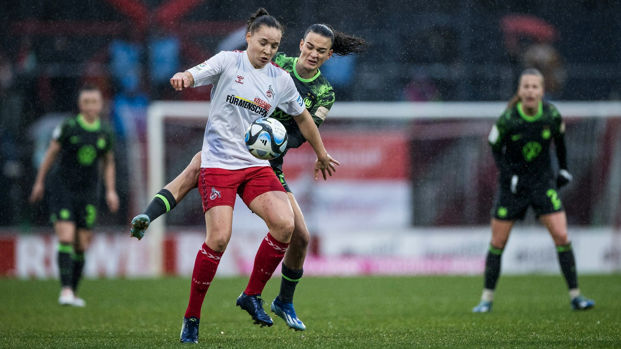 GOOGLE PIXEL Frauen Bundesliga: 1. FC Köln - VfL Wolfsburg 09.12.2ß23 Lotta Cordes 1. FC Köln, 6, Riola Xhenauku VfL Wolfsburg, 27 GOOGLE PIXEL Frauen Bundesliga, 1. FC Köln - VfL Wolfsburg, Köln, Franz-Kremer-Stadion am 09.12.2023 DFB REGULATIONS PROHIBIT ANY USE OF PHOTOGRAPHS AS IMAGE SEQUENCES AND/OR QUASI-VIDEO. *** GOOGLE PIXEL Frauen Bundesliga 1 FC Köln VfL Wolfsburg 09 12 2ß23 Lotta Cordes 1 FC Köln, 6 , Riola Xhenauku VfL Wolfsburg, 27 GOOGLE PIXEL Frauen Bundesliga, 1 FC Köln VfL Wolfsburg, Köln, Franz Kremer Stadion am 09 12 2023 DFB REGULATIONS PROHIBIT ANY USE OF PHOTOGRAPHS AS IMAGE SEQUENCES AND OR QUASI VIDEO Copyright: xBEAUTIFULxSPORTS/Wunderlx