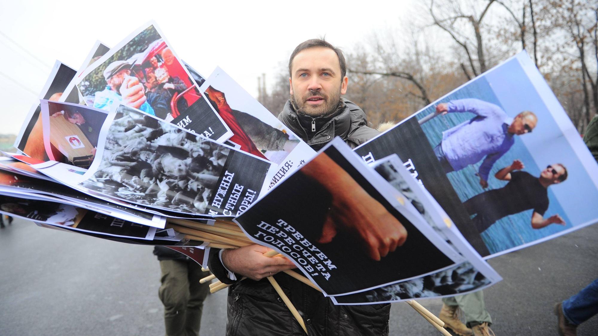 Ilja Ponomarow bei einer Demonstration in Moskau für faire Wahlen in Russland. Mittlerweile lebt der Kremlkritiker in Kiew. (Archivbild)