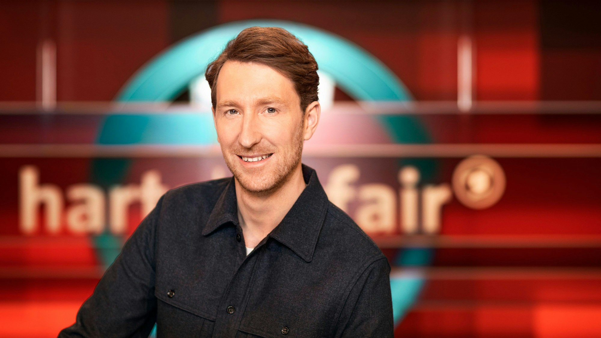 Louis Klamroth hat „Hart aber fair“ von Frank Plasberg übernommen. Im Nachhinein scheint es so, als sei nicht immer alles einvernehmlich gelaufen.
