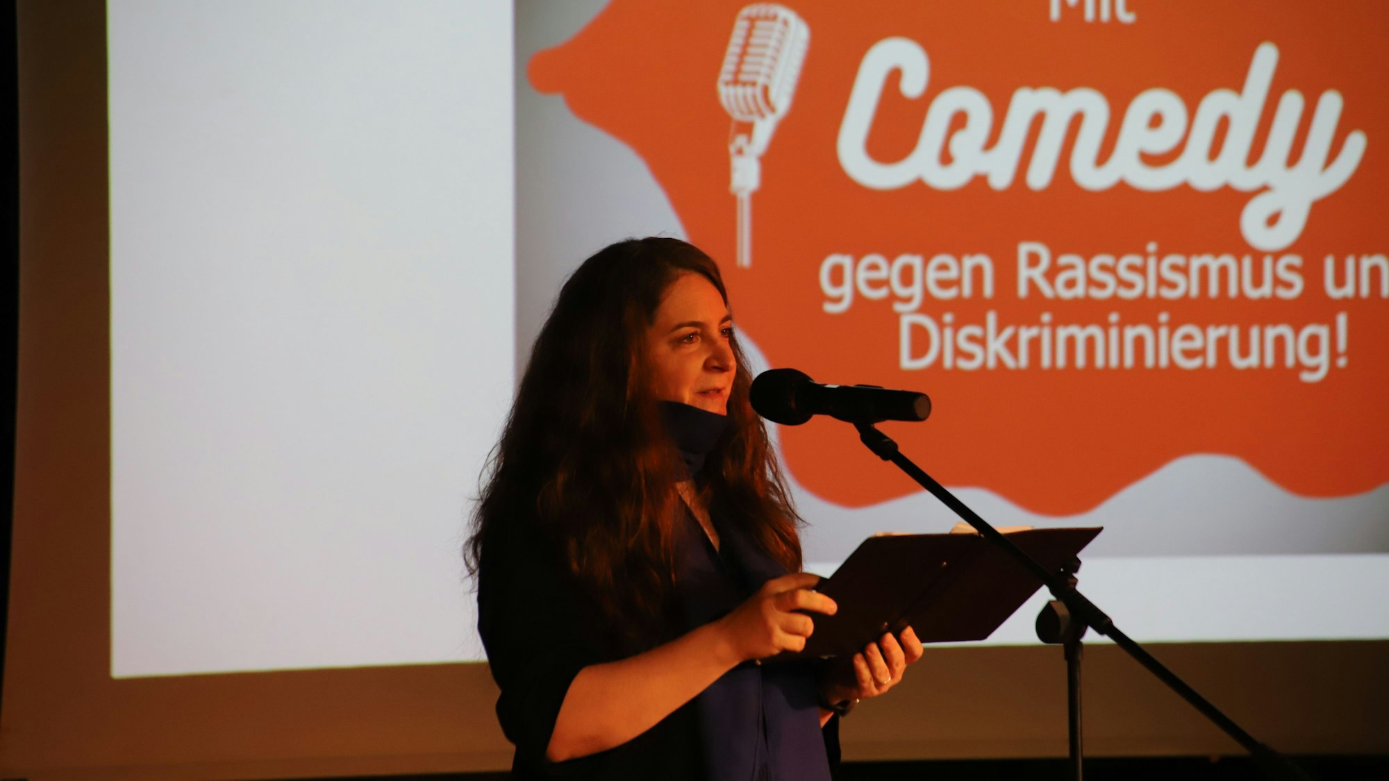 Als Schule für Courage und gegen Rassismus hat Eva Zoske zum zweiten Mal Comedians eingeladen zum Carl Reuther lacht .... Mit Comedy gegen Diskriminierungen Nr. 2.