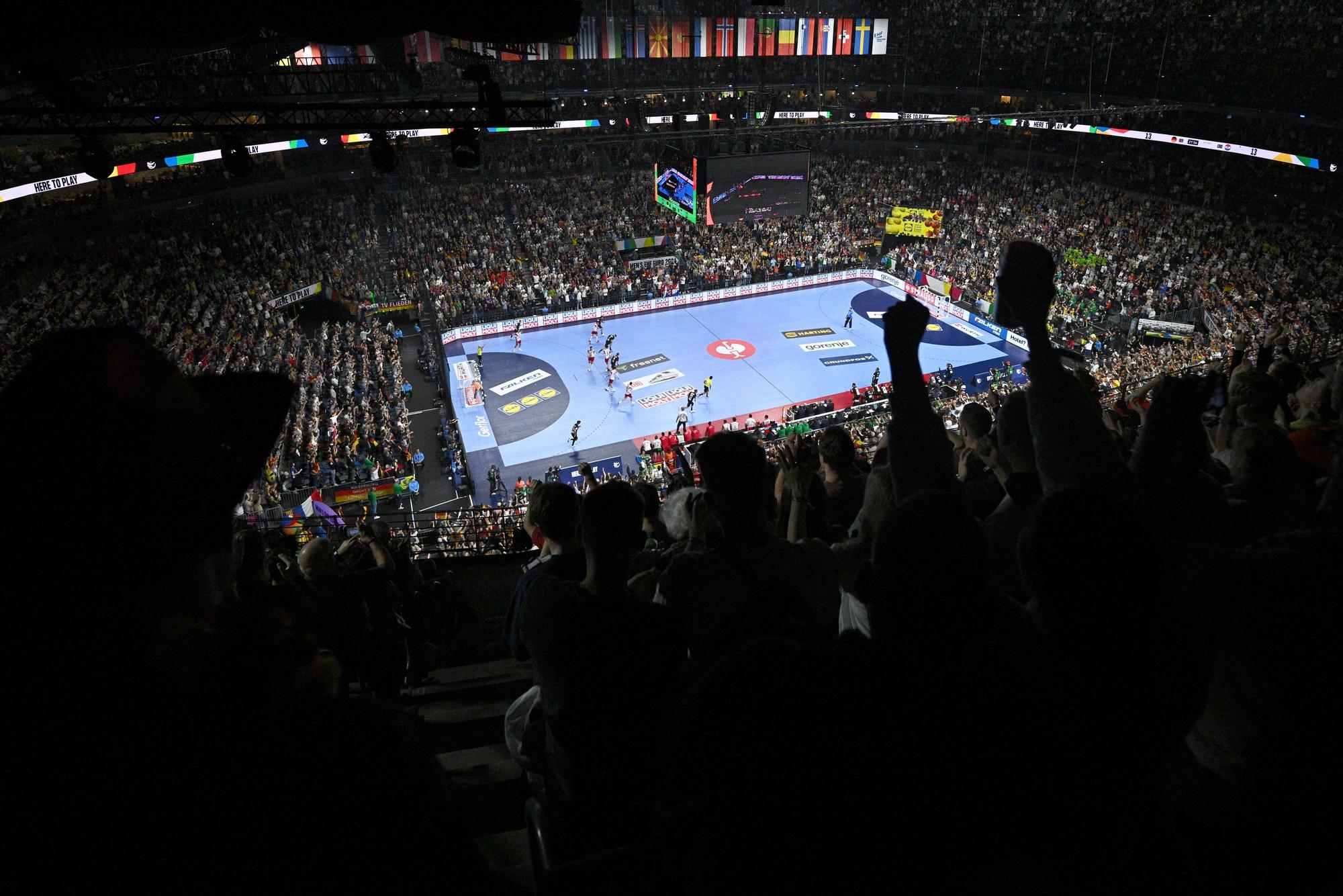 Dicht dran: Die Arena wird zum Hexenkessel.