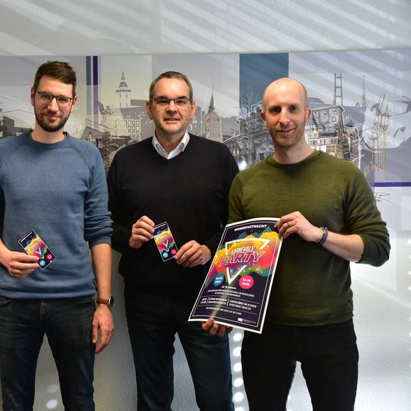 Keine Weiberfastnachtsparty mehr auf dem Siegburger Markt, stattdessen in der Gesamtschul-Mensa: Thomas Dammig (links), Max Becker, Stefan Rosemann und Matthias Bamberger haben das neue Konzept vorgestellt.