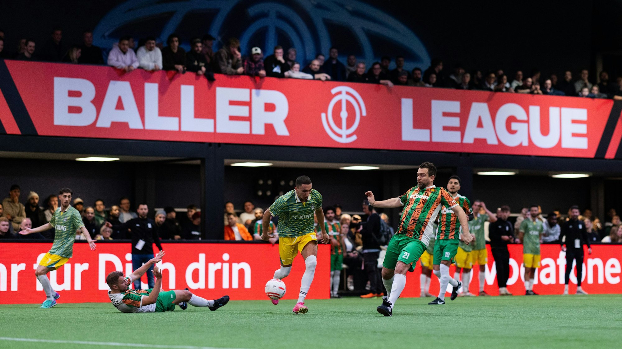 Voller Einsatz vor vollen Rängen: Die Baller League ist am Montag gestartet.