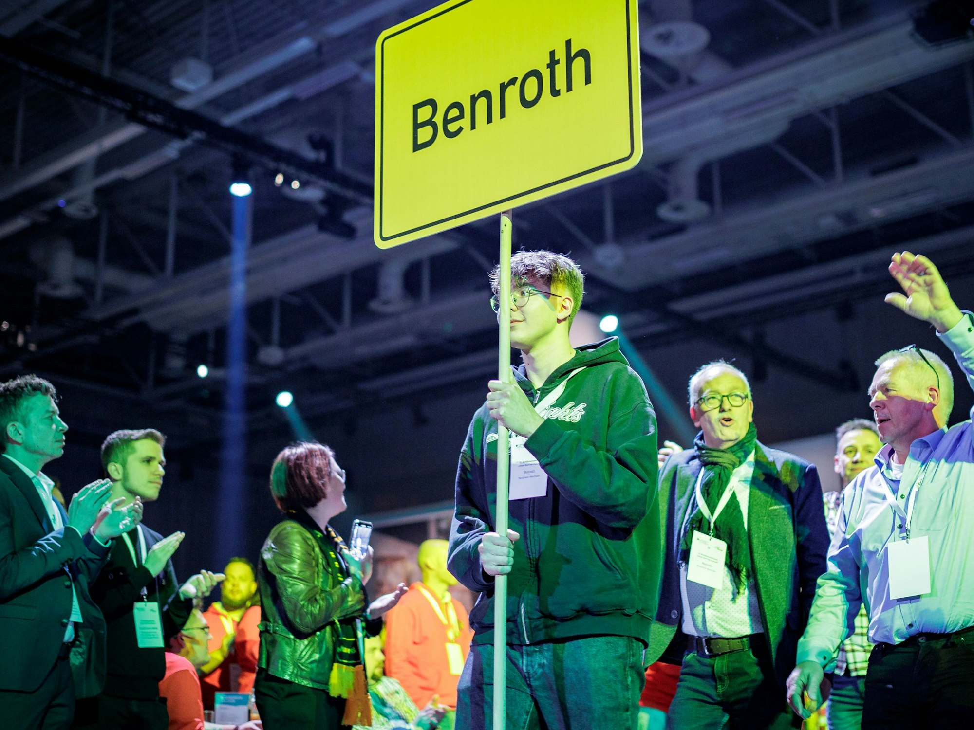 Jubelnd zogen die Vertreterinnen und Vertreter der Gewinner-Dörfer am Freitagnachmittag in Berlin in den „City Cube“ ein, so auch die Delegation aus Benroth.