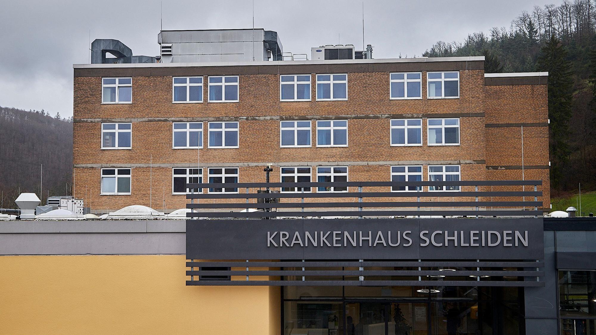 Das Bild zeigt das Gebäude des Krankenhauses in Schleiden.