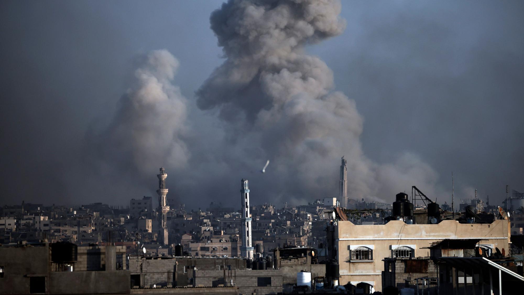 Chan Junis, Heimatstadt des Hamas-Anführers, wird massiv von der israelischen Armee angegriffen.