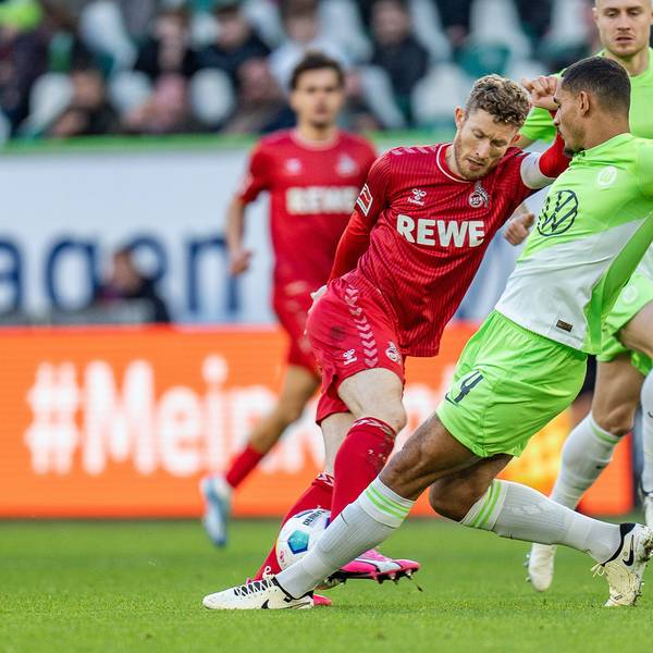 Maxence Lacroix VfL Wolfsburg, 4 Florian Kainz 1.FC Koeln, 11 VfL Wolfsburg vs.1. FC Koeln, Fussball, 1. Bundesliga, 19. Spieltag,