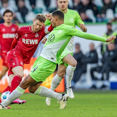 Maxence Lacroix VfL Wolfsburg, 4 Florian Kainz 1.FC Koeln, 11 VfL Wolfsburg vs.1. FC Koeln, Fussball, 1. Bundesliga, 19. Spieltag,