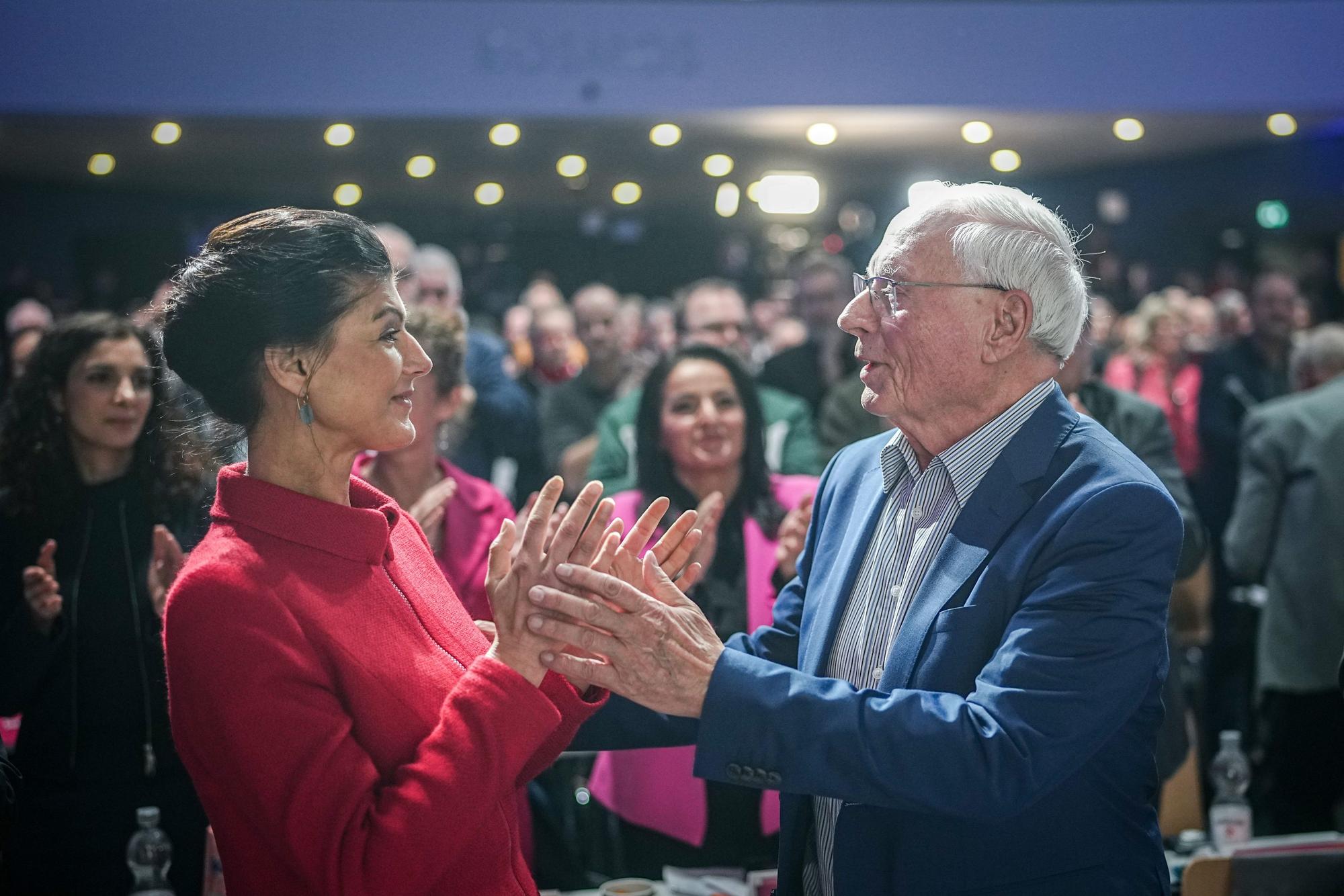 Erster Parteitag des Bündnis Sahra Wagenknecht: Die namensgebende Parteivorsitzende und Oskar Lafontaine bei der Veranstaltung.