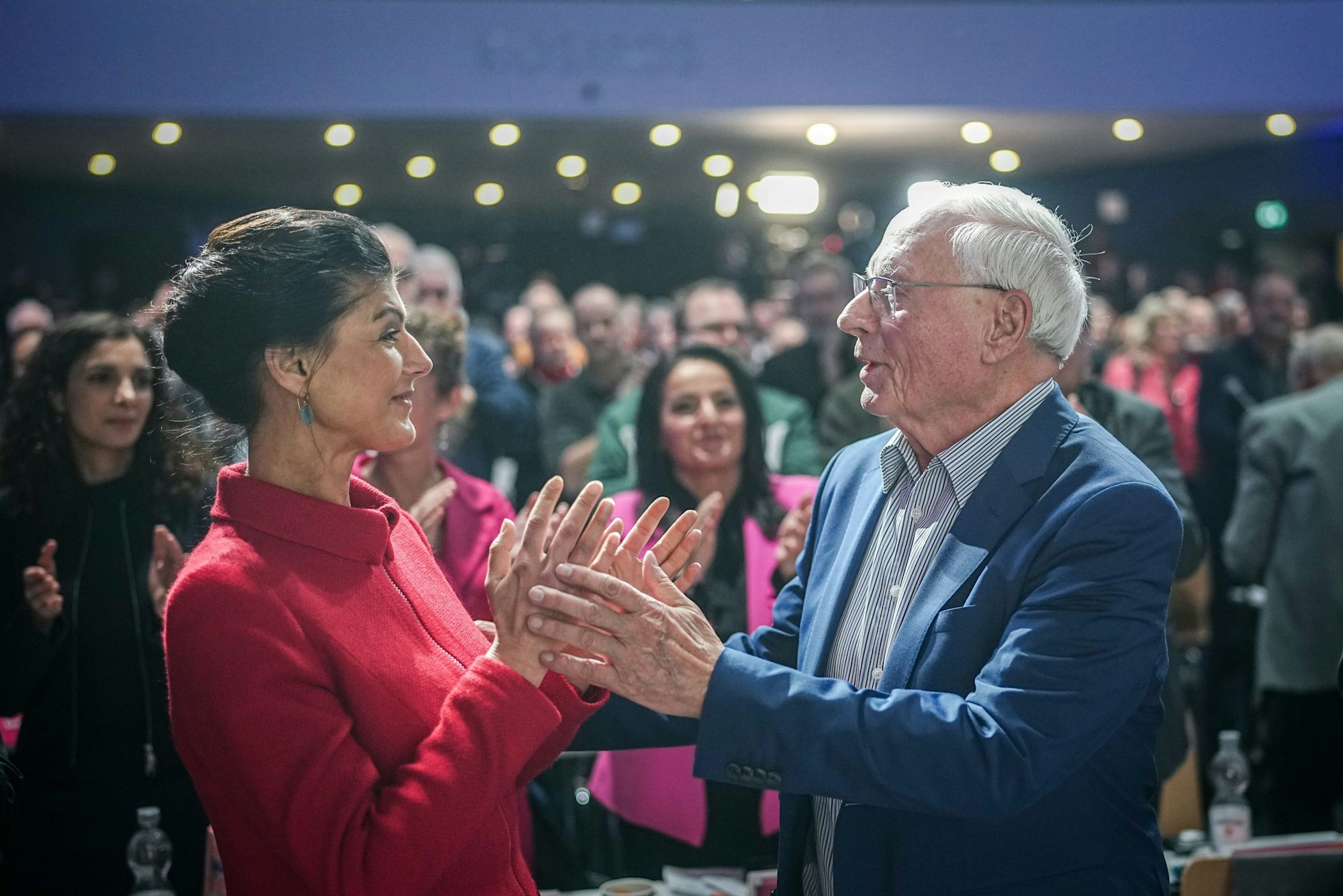 Erster Parteitag des Bündnis Sahra Wagenknecht: Die namensgebende Parteivorsitzende und Oskar Lafontaine bei der Veranstaltung.