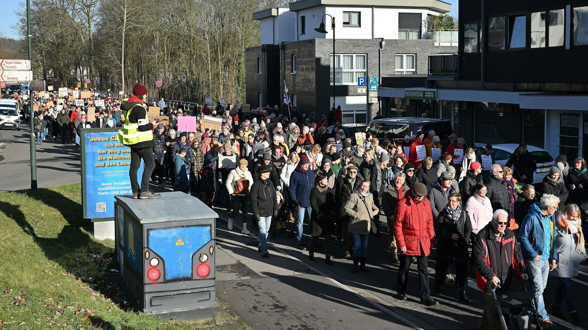 Demo zum Holocaust-Gedenktag - gegen Faschismus, für eine offene Stadt in Rösrath.