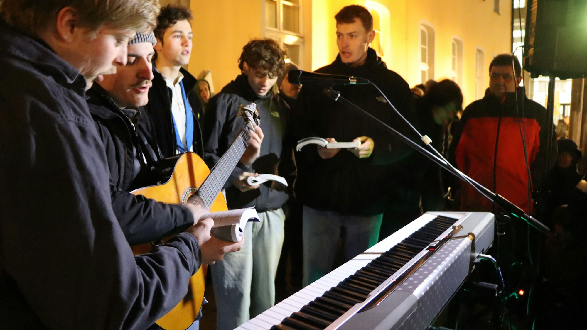 Auf dem Foto sind Musiker zu sehen.