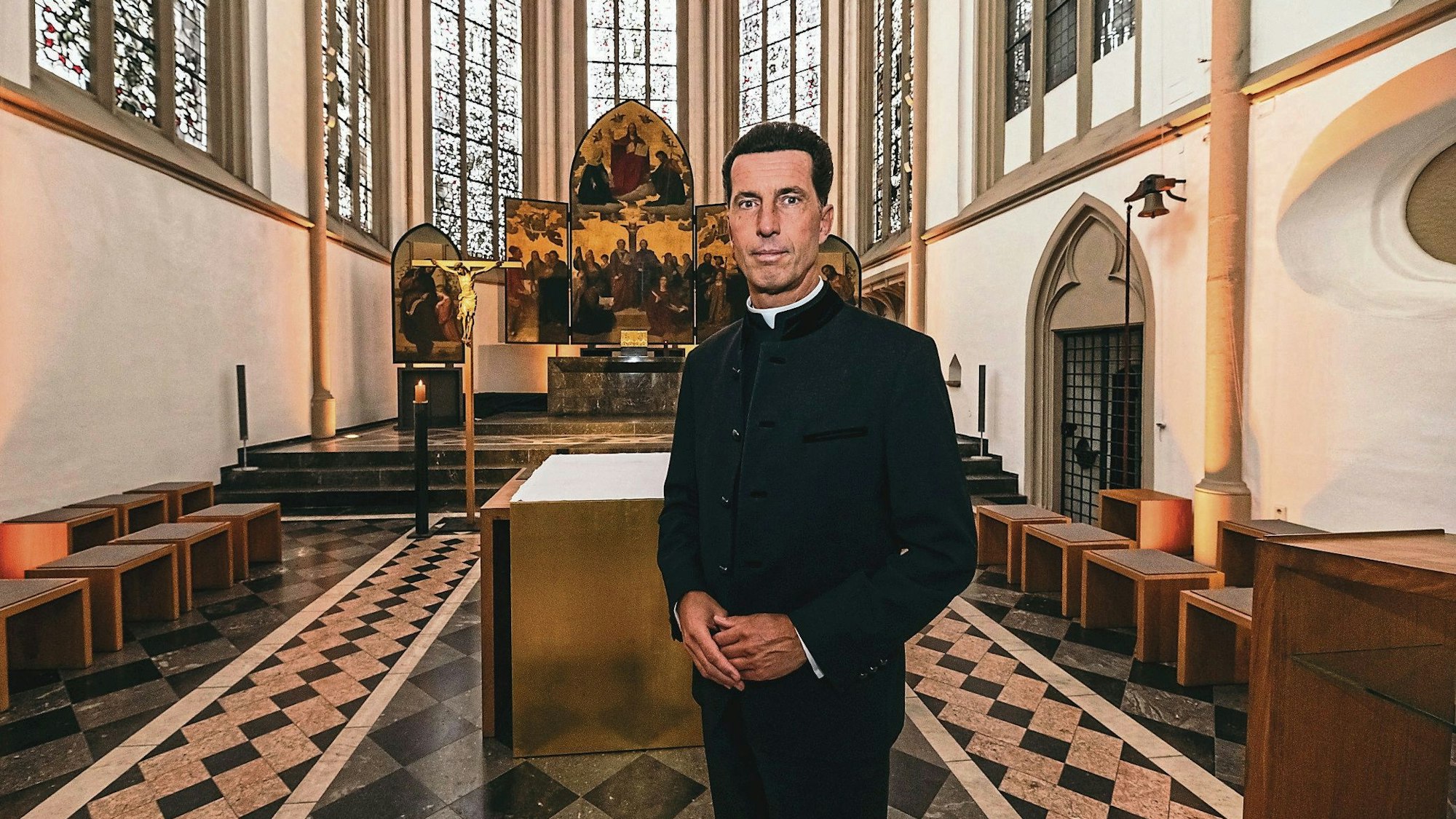 Stadtdechant Picken in der Kirche St. Remigius.