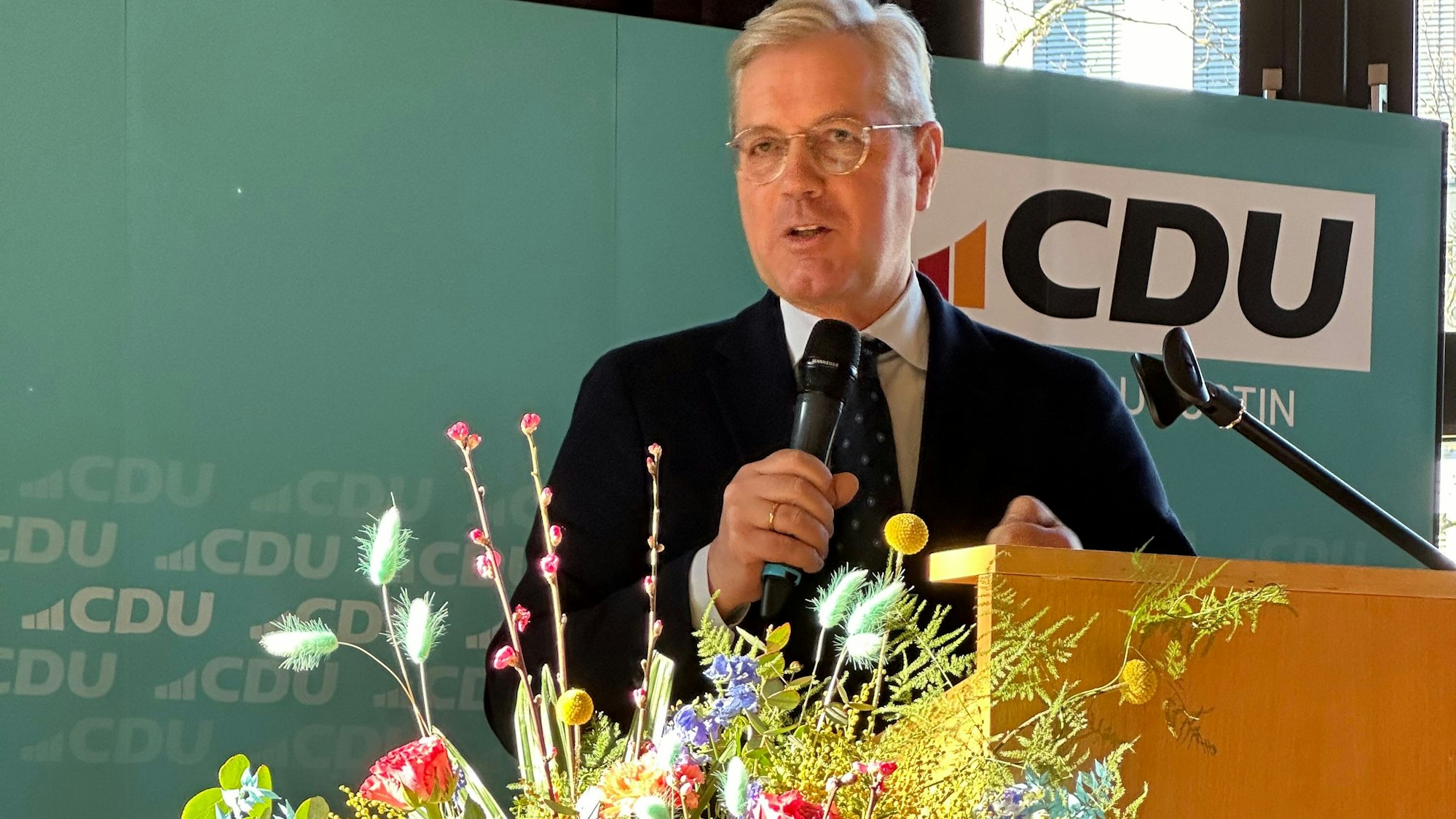 Norbert Röttgen beim Neujahrsempfang der CDU Sankt Augustin am Rednerpult.
