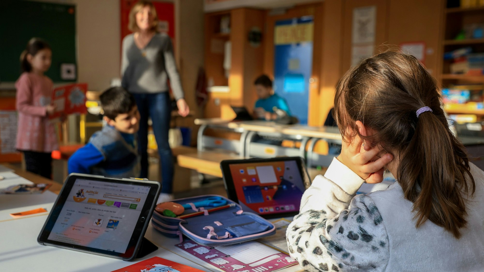 Evanthia in ihrer Löwenklasse an der Förderschule Sprache Köln-Deutz.