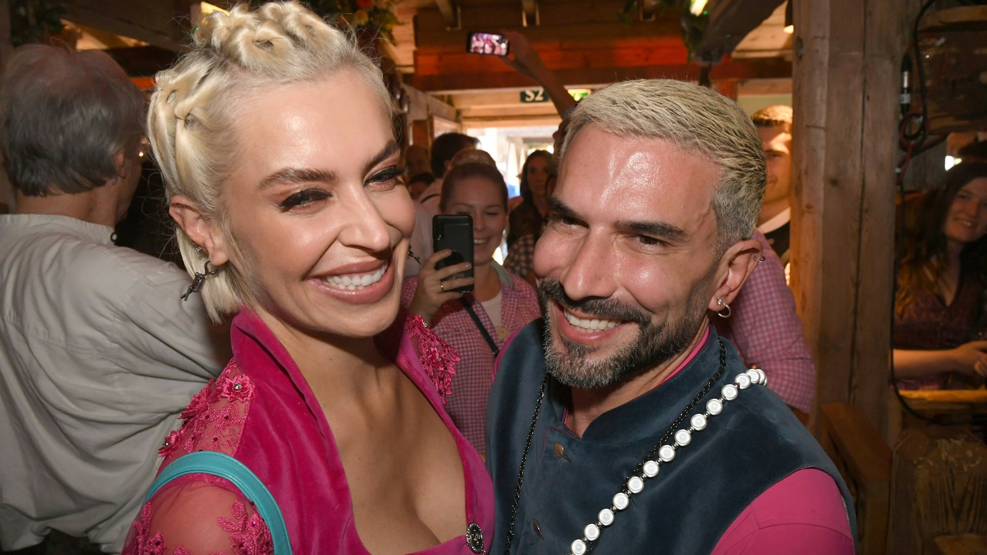 Verena Kerth und Marc Terenzi feiern im Käfer-Zelt nach Ternezis Auftritt.