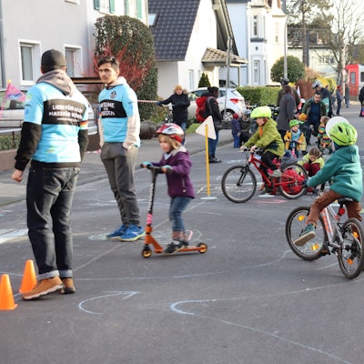 Beim Fahrradfest auf der Vischeringstraße gabe es Info- und Aktionsstände.