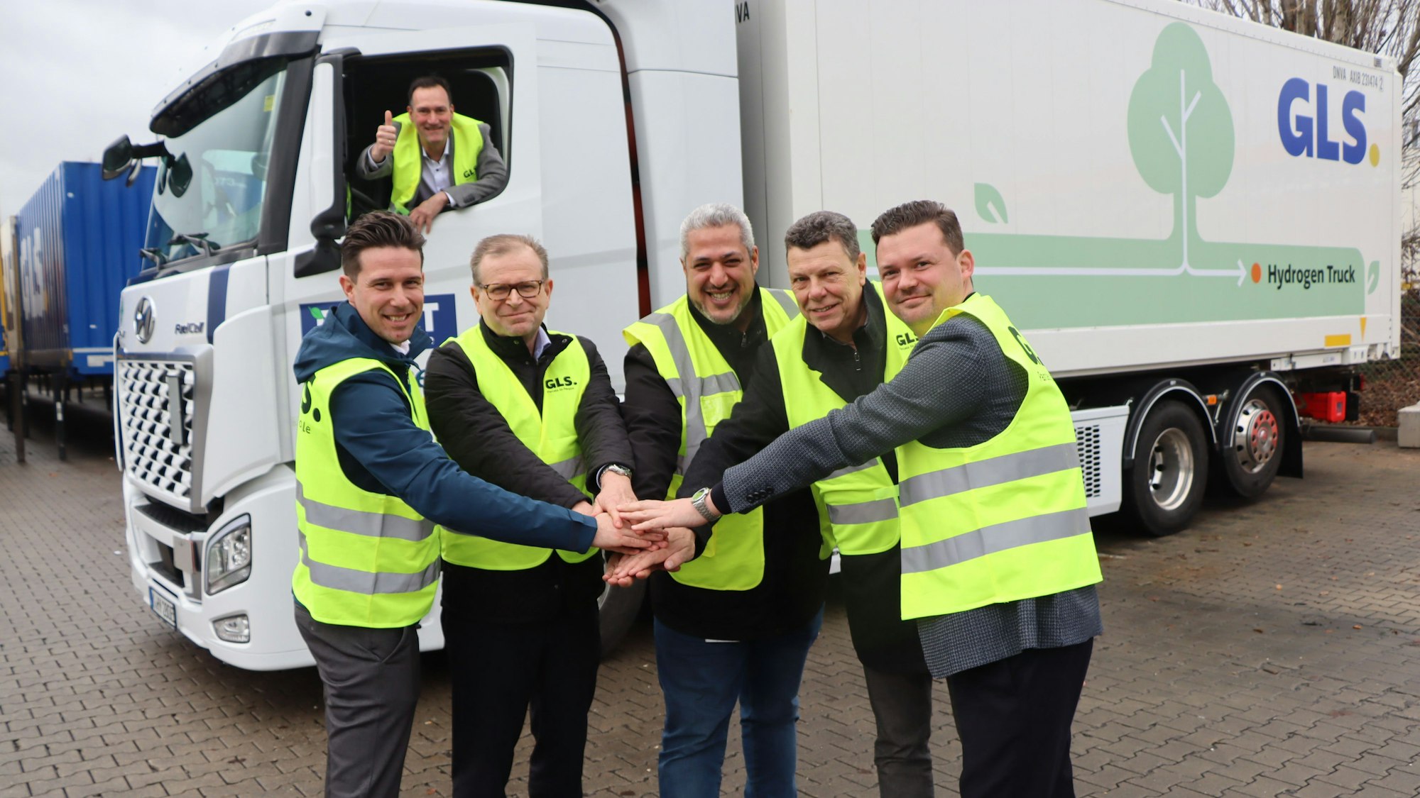 Mit einem durch Wasserstoff angetriebenen Lastwagen startet GLS in Bornheim in eine neue Zeit.