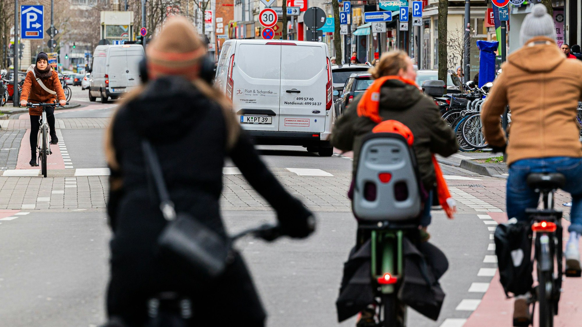 Auf den Kölner Straßen sind viele Fahrradfahrer unterwegs. Am diesjährigen Stadtradeln-Wettbewerb beteiligten sich 9904 Fahrradfahrer.