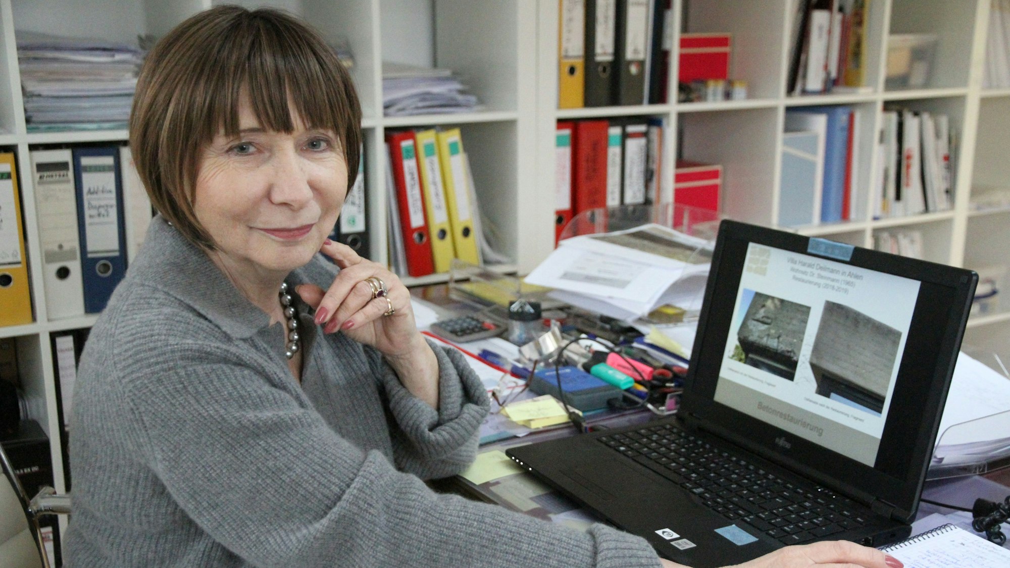 Betonrestaurierung, Dr. Ewa Piaszczynski in ihrem Büro in Siegburg-Kaldauen