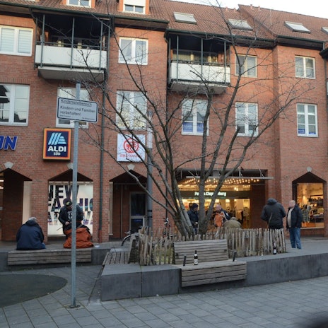 In der Troisdorfer Fußgängerzone und vor allem am City Center gibt es seit Jahren immer wieder Klagen über Störungen durch Suchtkranke