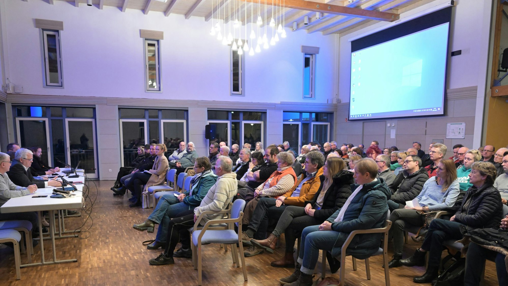 Das Foto zeigt die Bürgerversammlung im Bürgerhaus Kürten