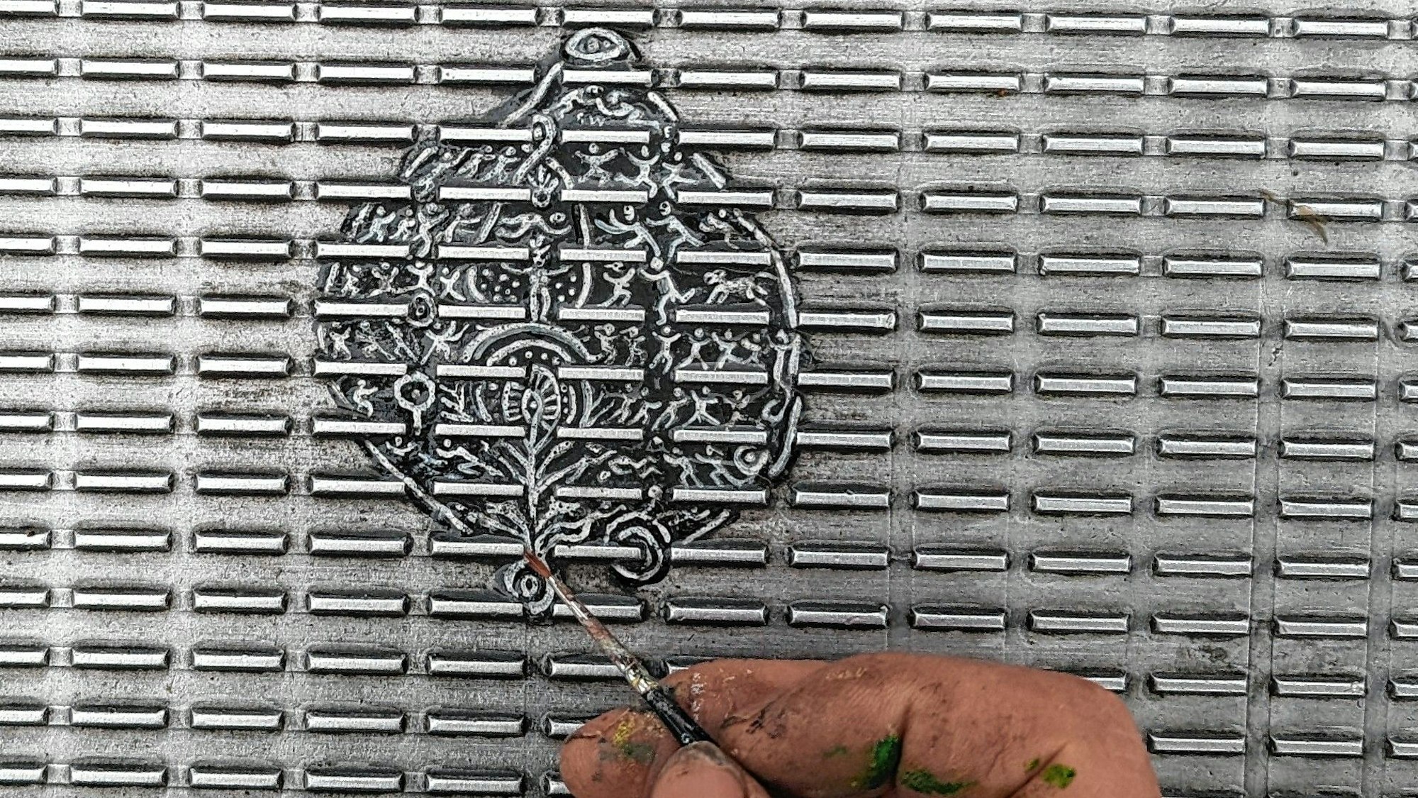 Mit einer Idee und viel Akribie wird aus einem kleinem Schandfleck ein kleines Kunstwerk.