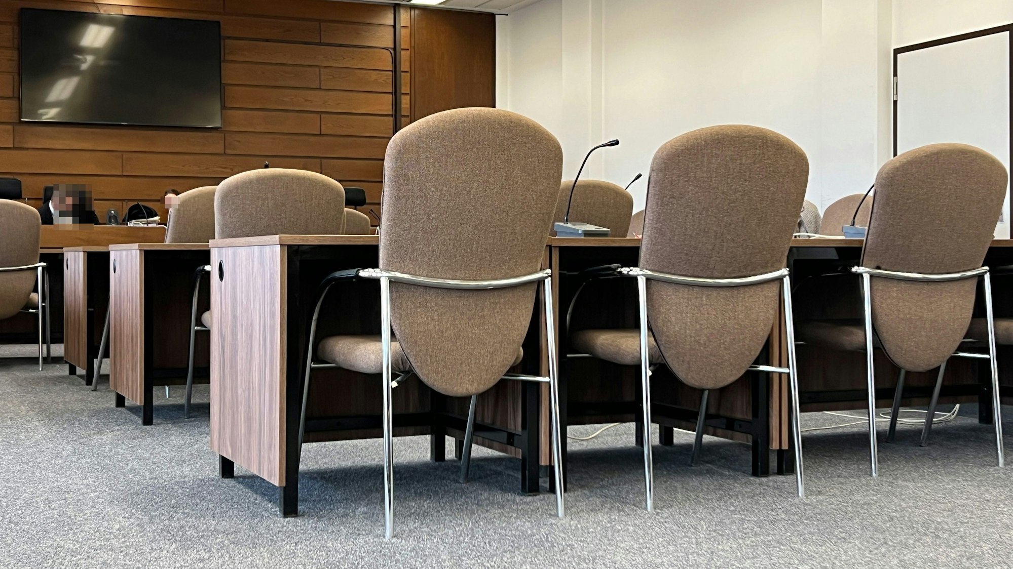 Das Foto zeigt einen Sitzungssaal im Landgericht Köln.